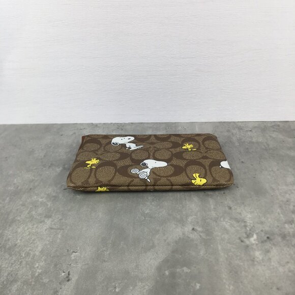 Coach X Peanuts Corner Zip Wristlet Wallet With Snoopy & Woodstock - Picture 4 of 10